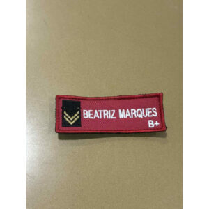 NOME BORDADO DE VELCRO COM GRUPO SANGUINEO E DIVISA DE LADO