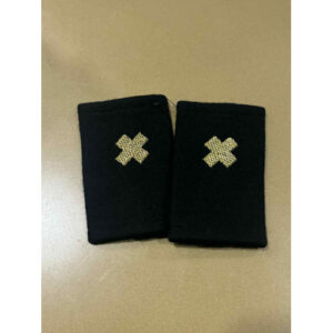 PAR DE PASSADORES BORDADO COM UMA CRUZ DOURADA