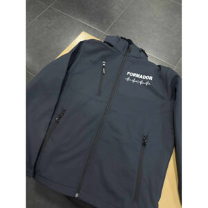 SOFTSHELL C/CAPUCHO ESTAMPADO COM LINHA DA VIDA E FORMADOR