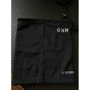 GOLA BORDADA COM GNR EM CIMA E EM BAIXO DA GOLA O NOME