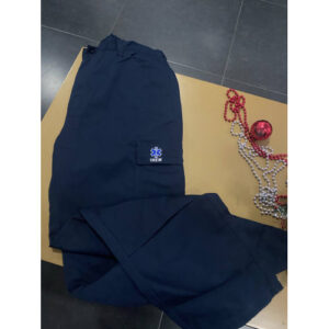 CALÇA AZUL COM INEM E EMBLEMA BORDADA NUMA PALA