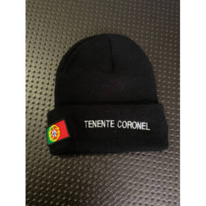 GORRO BORDADO COM NOME Á FRENTE E DE LADO E BANDEIRA PORTUGAL
