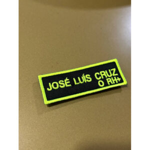 NOME BORDADO DE VELCRO COM GRUPO SANGUÍNEO E REBORDO