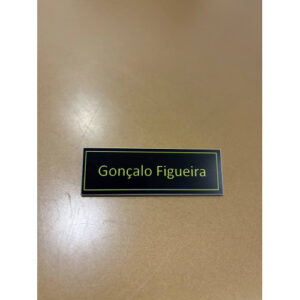 NOME DE PVC (PLÁSTICO) COM ALFINETE E REBORDO