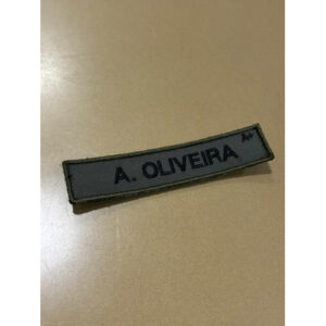 NOME BORDADO DE VELCRO C/MEDIDAS 12CM X 2.5CM E GRUPO NO CANTO SUPERIOR DIREITO - EXÉRCITO