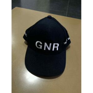 BONÉ GNR COM NOME E UCCF DE LADO