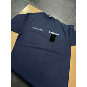 T-SHIRT DOS BOMBEIROS ESTAMPADA COM BOLACHA DECIR 2025 A BRANCO C/NOME