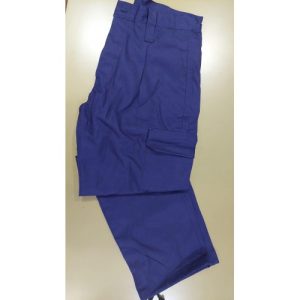 CALÇA AZUL COM CORDÃO NO FUNDO DA PERNA