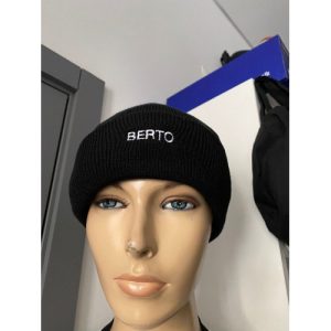 GORRO BORDADO COM NOME À FRENTE