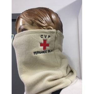 GOLA BORDADA COM CRUZ VERMELHA E NOME