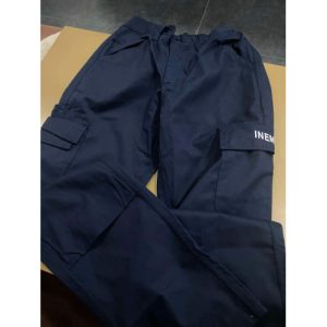 CALÇA AZUL SÓ COM ELÁSTICO NA CINTURA BORDADA COM INEM NUMA PALA