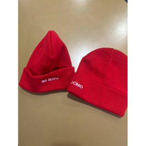 GORRO BORDADO COM NOME DE LADO