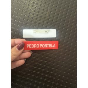 PLACA VITRIFICADA COM NOME E ALFINETE