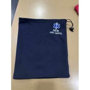 GOLA BORDADA COM EMBLEMA, INEM E NOME