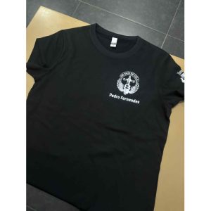 T-SHIRT ESTAMPADA COM LOGÓTIPO FRENTE, COSTAS E NA MANGA