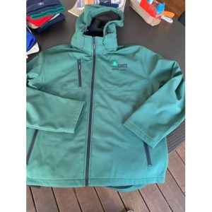 SOFTSHELL PARA SAPADOR FLORESTAL COM CAPUCHO BORDADO COM NOME