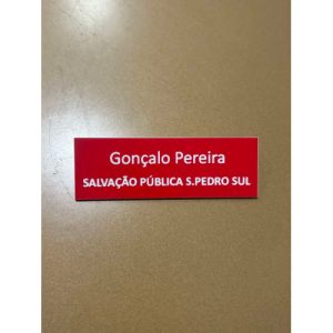 NOME DE PVC (PLÁSTICO) COM CORPORAÇÃO - ALFINETE - LETRAS MAIÚSCULAS