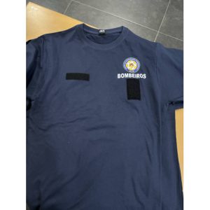 T-SHIRT DOS BOMBEIROS ESTAMPADA COM EMBLEMA DA EIP À FRENTE