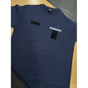 T-SHIRT DOS BOMBEIROS ESTAMPADA COM BOLACHA SOCORRISTA A BRANCO