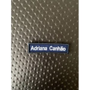 NOME BORDADO DE VELCRO C/MEDIDAS 7,5CM X 2CM - LETRA MAIÚSCULA E MINÚSCULA