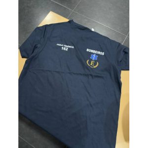 T-SHIRT DOS BOMBEIROS ESTAMPADA COM NOME, NÚMERO, DIVISA C/INEM E CORPORAÇÃO