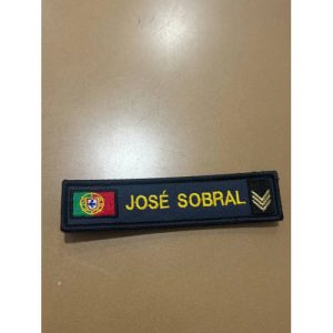 NOME BORDADO DE VELCRO C/MEDIDAS 12CM X 2,6CM C/ BANDEIRA PORTUGAL E DIVISA