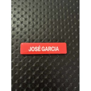 PLACA VITRIFICADA COM NOME E VELCRO - LETRAS MAIÚSCULAS