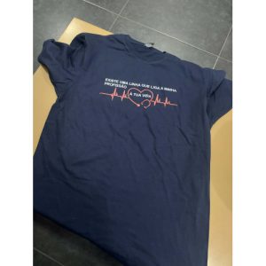 T-SHIRT ESTAMPADA “A TUA VIDA” COM LINHA DA VIDA NAS COSTAS