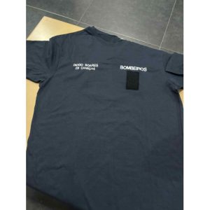 T-SHIRT BORDADA DOS BOMBEIROS C/CORPORAÇÃO, NOME E BOLACHA DECIR 2025