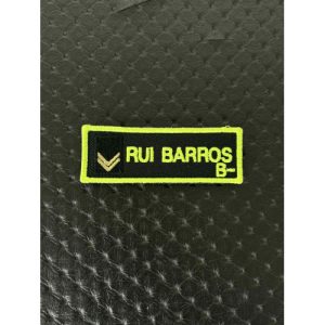 NOME BORDADO DE VELCRO COM GRUPO , REBORDO E DIVISA DE LADO