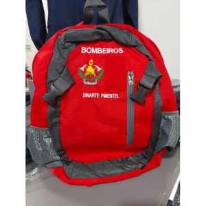 MOCHILA BORDADA COM BOMBEIROS , EMBLEMA DOS BOMBEIROS , VELCRO E NOME